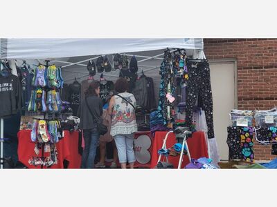 Up and About on a Sunday Afternoon at No-Berry Fest